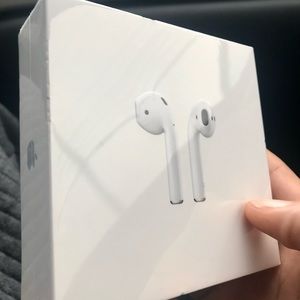 Apple AirPods with Charging Case (2nd Generation)